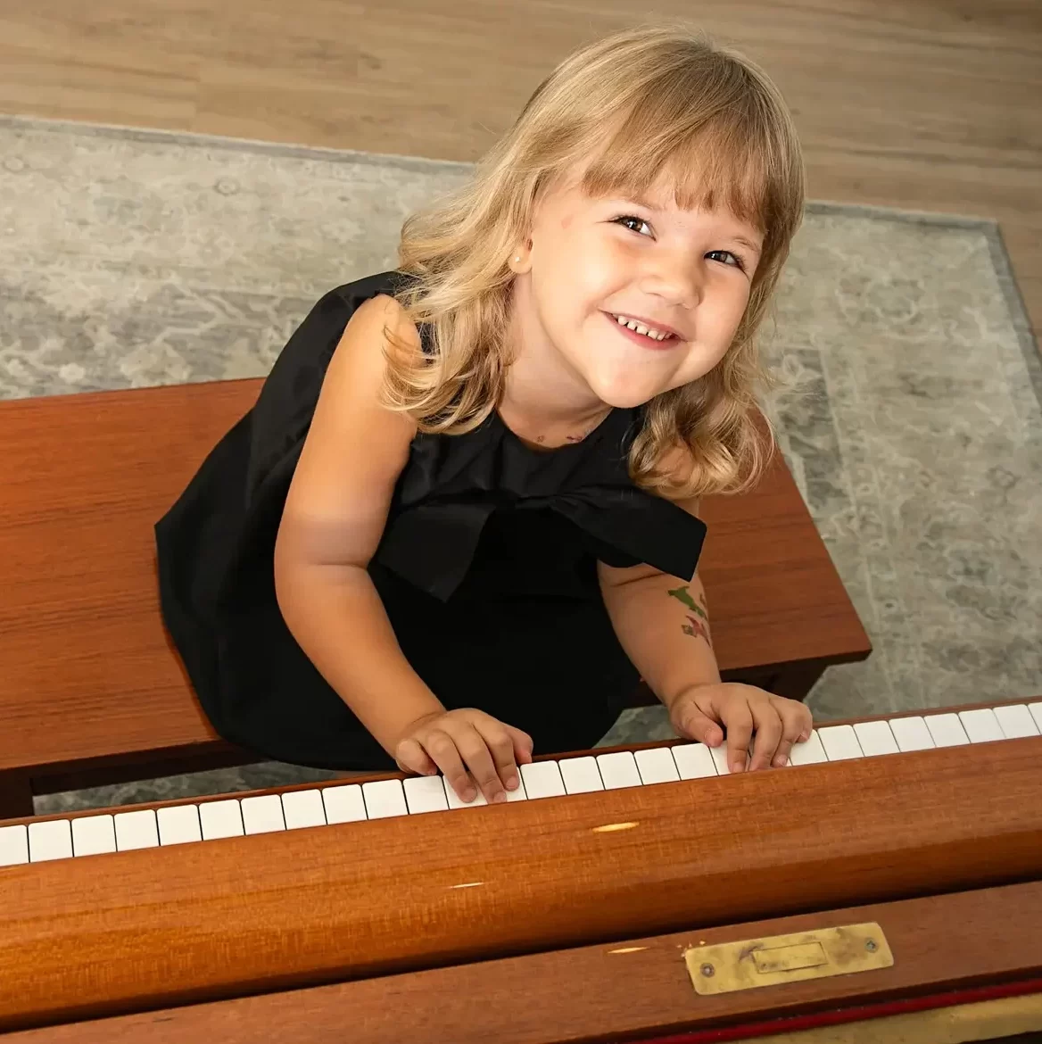 kindergartener enjoying Baton Rouge piano lessons